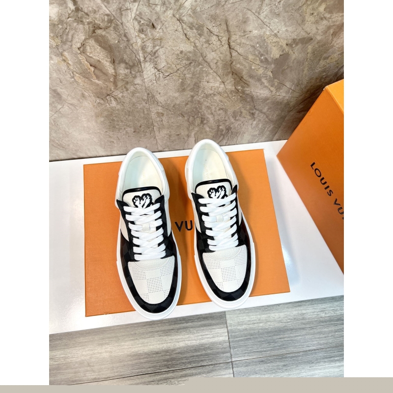 l**is V*t*n sneakers